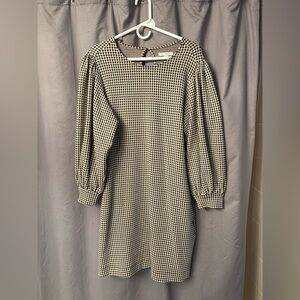 Classic Black and White Long Sleeve  Knit Dress